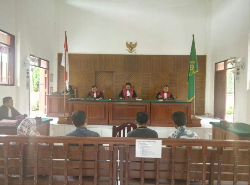 Suasana Sidang Penjual Miras