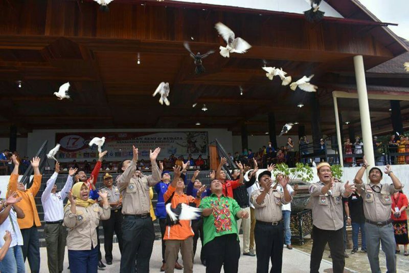 Pelepasan Burung Dara Pertanda Pemilu Damai