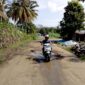 Kondisi Jalan Rusak Yang Berlubang Dalam