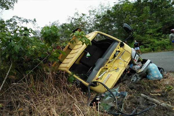 Truk Pengangkut Kelapa Sawit Tabrak 4 Orang Pelajar Di Kampung Muara Tokong