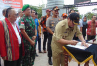 Bupati Kutai Barat Menandatangani Kesepakatan Dalam Deklarasi Pemilu Damai 2019