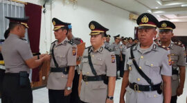 Foto: Kapolres Kubar AKBP I Putu Yuni Setiawan Pimpin Langsung Sertijab Kapolsek Dan Kasat Polres Kubar / wartakubar.id / HENRY SITUMORANG