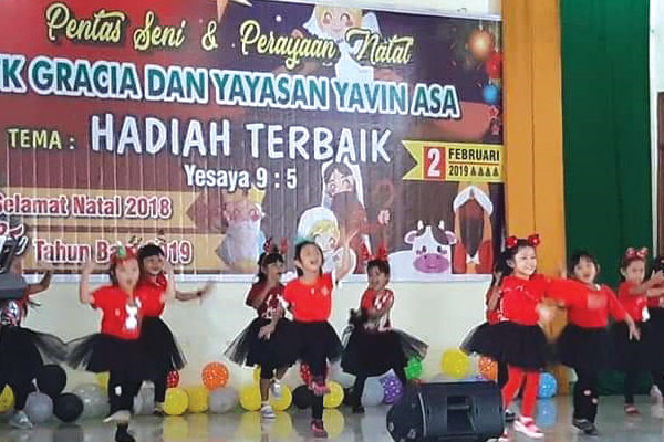 Foto: Persembahan Tarian Pentas Seni Anak Didik TK Gracia