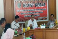 Asisten II Setkab Kubar Pimpin Rapat Kerja Tim Terpadu