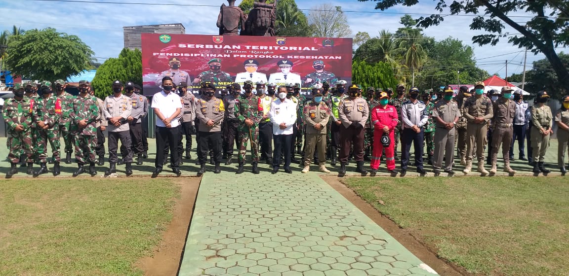 Foto Bersama Kegiatan Serbuan Teritorial Kodim 0912 Kubar