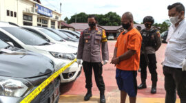 Tersangka SS Pemalsu Dokumen Kendaraan Roda Empat Berikut Barang Bukti