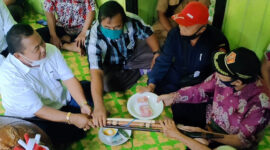 Saat Penyerahan Seserahan Adat Kepada Keluarga Korban Medelin