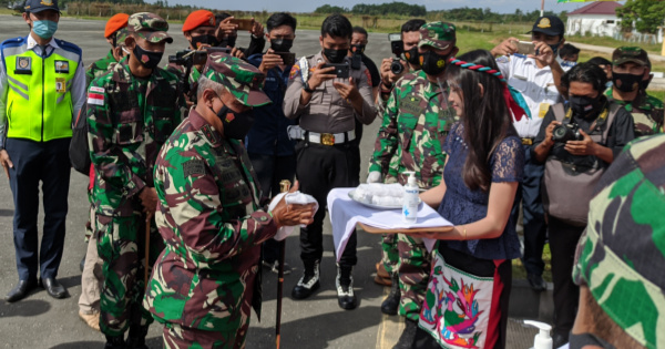 Pangdam Mayjen.TNI Heri Wiranto beserta rombongan saat disambut oleh Pemkab Kubar