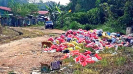 Tampak sampah-sampah yang belum diangkut ke TPA Belau Gesaliq