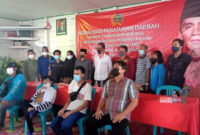 Marthinus Foto Bersama Warga Tering Seberang dan Penyandang Disabilitas