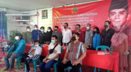 Marthinus Foto Bersama Warga Tering Seberang dan Penyandang Disabilitas