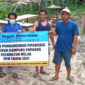 Keterangan Foto : Petinggi Kampung Empakuq Bernadus Saat Penyerahan Bantuan Pembangunan Pipanisasi CSR PT.TSA/Istimewa (Dokumen Manajemen PT.TSA)