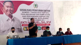 Ekti Emanuel Saat Menyampaikan Sosialisasi Perda No I Tahun 2018 Tentang Penyandang Disabilitas