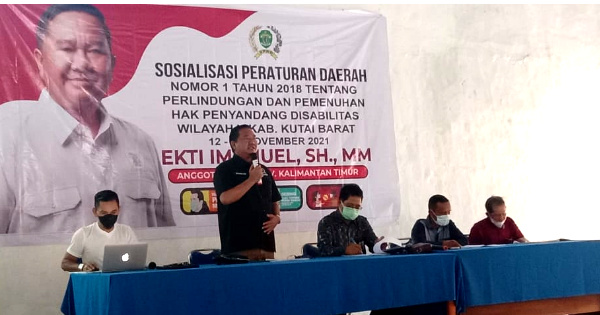 Ekti Emanuel Saat Menyampaikan Sosialisasi Perda No I Tahun 2018 Tentang Penyandang Disabilitas