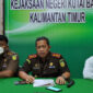 Kejari Kubar Bayu Pramesti SH (tengah) didampingi Kasi Intel Kejari Kubar Ricki Rionart P Panggabean SH,MH.Li (kiri) dan Kasi Datun Kejari Kubar Herui Suryadmiko R SH