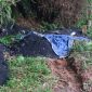 Batu bara tumpah di sisi jalan lintas Kampung Belempung Ulaq Menuju Kampung Ngenyan Asa (Sabtu 15/10/2022 Pukul 17.30 WITA) 