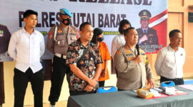 Kapolres Kubar AKBP..Heri Rusyaman Saat Menyampaikan Pers Rilis