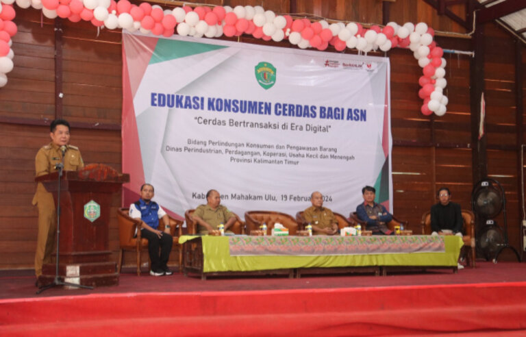 Bupati Mahulu Saat Menyampaikan Sambutan Sosialisasi Edukasi Trnasaksi bagi ASN