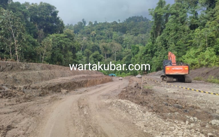 Foto Proyek Pembangunan Jalur Darat di Batuan Kecamatan Long Hubung