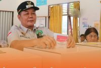 Bupati Mahulu Bonifasius Belawan Geh Melakukan Pencoblosan di TPS 006 Ujoh Bilang