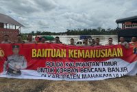 Polda Kaltim Mengirimkan Bantuan Kemanusiaan Untuk Korban Banjir di Mahakam Ulu