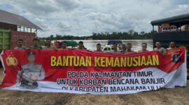 Polda Kaltim Mengirimkan Bantuan Kemanusiaan Untuk Korban Banjir di Mahakam Ulu