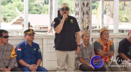 Bupati Mahulu Bonifasius Belawan Geh Saat melakukan Peninjauan di 3 Kecamatan yang Terdampak Banjir