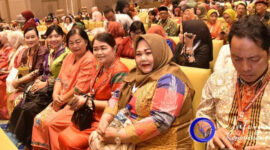 Ketua Dekranas Kabupaten Mahulu empat dari kanan) Yovita Bulan Belawan Geh Saat menghadiri HUT Dekranas ke-44 di Solo