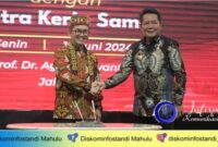 Foto Bupati Mahulu Bonifasius Belawan Geh SH ME Bersama Pelaksana Tugas (Plt) LAN RI Dr.Muhammad Taufiq, DEA Saat Acara Penandatanganan MoU