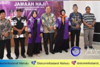 Aisiten I Setkab Mahulu drg.Agus Santoso Saat Melepas  15 Jamaah Haji Mahulu Tahun 2024