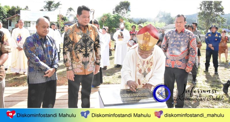 Bupati Mahulu Bonifasius Belawan Geh Saat Mersmikan Gereka Katolik Batoq Kelo