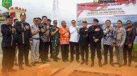 Foto Bersama Bupati Mahulu Bonifasius Belawan Geh, SH, ME Saat Menghadiri Undangan Peresmian Pembangunan Tahap I Mako Brimob di Tenggarong