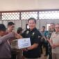 Bupati Mahulu Bonifasius Belawan Geh Bersama perangkat Lainnya Saat Menyalurkan Bantuan Kemanusiaan Korban Banjir