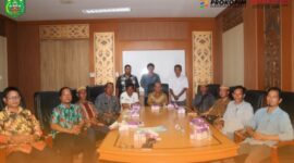 Wakil Bupati Mahulu Drs.Yohanes Avun Saat Memimpin Langsung Rapat Membahas Persiapan Pengadaan Lahan Tempat Pemakaman Umum (TPU)