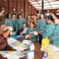 Ketua TP.PKK Kabupaten Mahakam Ulu (Mahulu) Yovita Bulan Saat Melaksanakan Kegiatan Intervensi Serentak Pencegahan Stunting
