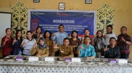 Foto Bersama Kepala Diskominfostandi Mahulu Markus Wan Saat Melaksanakan Sosialisasi
