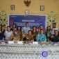 Foto Bersama Kepala Diskominfostandi Mahulu Markus Wan Saat Melaksanakan Sosialisasi