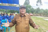 Bupati Kutai Barat FX.Yapan Saat diwawancarai Usai Peresmian dan Penyalaan Listrik PLN di Kecamatan Damai dan Nyuatan