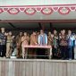 Tampak Bupati Kutai Barat FX.Yapan bersama Wakil Bupati Kubar H.Edyanto Arkan Saat Saat meresmikan Penyalaan Listrik PLN di dua Kecamatan Damai dan Nyuatan (Senin, 30 September 2024)