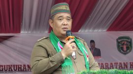 Camat Siluq Ngurai Bartolomeus Djukuw Saat Menyambut Kunker Bupati Kubar FX.Yapan.