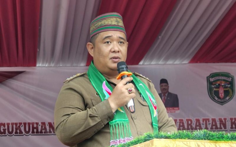 Camat Siluq Ngurai Bartolomeus Djukuw Saat Menyambut Kunker Bupati Kubar FX.Yapan.