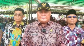 Bupati Kutai Barat FX.Yapan Saat Kunjungan Kerja Ke Kampung Intu Lingau Kecamatan Nyuatan.
