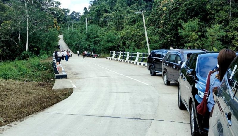 Jalan poros Lakan Bilem - Intu Lingau kecamatan Nyuatan sepanjang 36 km diresmikan bupati Kutai Barat FX.Yapan, Rabu (16/10/2024) sore. 