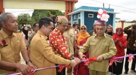Wakil Bupati Kutai Barat (Kubar) H.Edyanto Arkan Secara Resmi Meresmikan Gedung SMPN 1 Melak pada Selasa (15/10/2024).