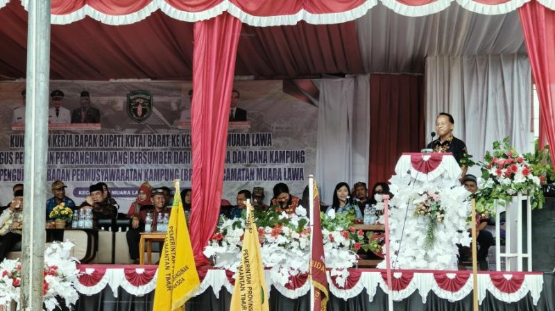 Petinggi Kampung Lambing, Kecamatan Muara Lawa, Tawau Saat Menyampaikan Sambutan pada Kegiatan Pengukuhan Perpanjangan Masa Jabatan Anggota BPK Se-Kecamatan Muara Lawa, Jumat (11/10/2024).