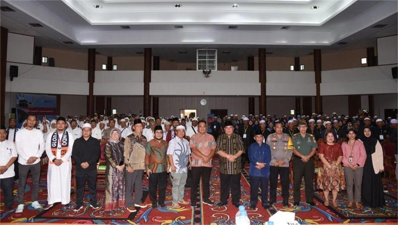 Bupati Kutai Barat (Kubar), FX.Yapan Membuka Bimbingan Manasik Umrah, Sabtu (19/10/2024).