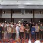 Bupati Kutai Barat (Kubar), FX.Yapan Membuka Bimbingan Manasik Umrah, Sabtu (19/10/2024).