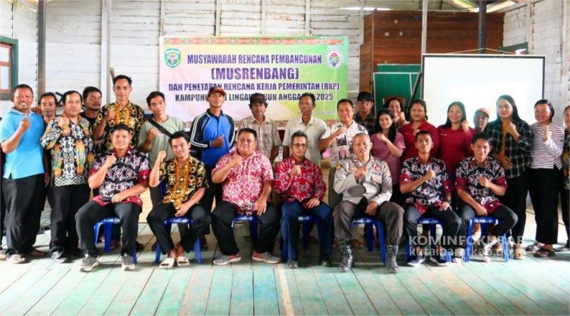 Foto Bersama Musrenbang Kampung Intu Lingau Tahun Anggaran 2025.