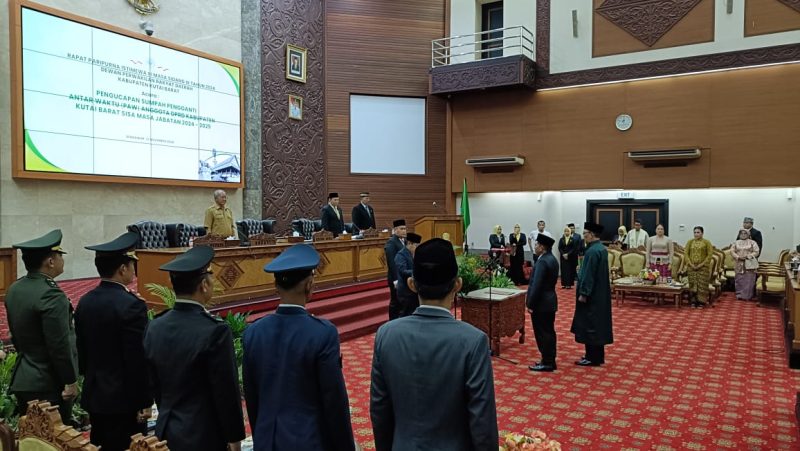 Bupati Kubar FX.Yapan Melalui Asisten I Sekab Kubar Syaidirahman Menghadiri Rapat Paripurna Pengganti Antar Waktu (PAW) DPRD Kubar.