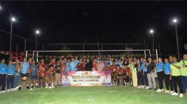Bupati FX Yapan Menyaksikan Secara Langsung Penutupan Turnamen Bola Voli Jengan Danum Open Kampung Se Kubar Tahun 2024.